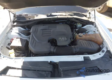 2021 Dodge Challenger Sxt z USA, uszkodzony, nr VIN 2C3CDZAG5MH586461